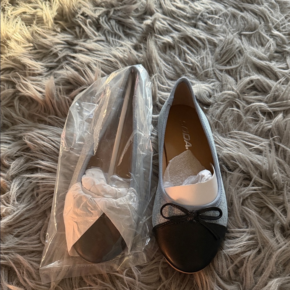 Women's Black and White Flats